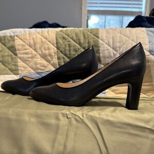 Life Stride Classic Black Heels